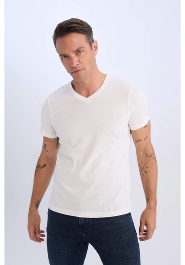 DeFacto %100 Pamuk Regular Fit V Yaka Pamuklu Basic Düz Kısa Kollu Tişört D7938AX25SPWT32 DeFacto %100 Pamuk Regular Fit V Yaka Pamuklu Basic Düz Kısa Kollu Tişört D7938AX25SPWT32