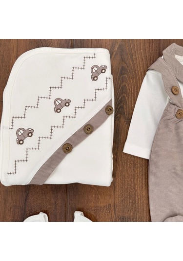 Araba Desenli Papyonlu 10 Parça Erkek Bebek Hastane Çıkışı Kutulu %100 Pamuk Kahverengi