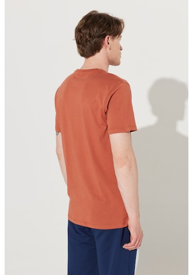 Ac&Co / Altınyıldız Classics Slim Fit Bisiklet Yaka Kısa Kol Pamuklu Erkek Tişört Açık Kahverengi Ac&Co / Altınyıldız Classics Slim Fit Bisiklet Yaka Kısa Kol Pamuklu Erkek Tişört Açık Kahverengi