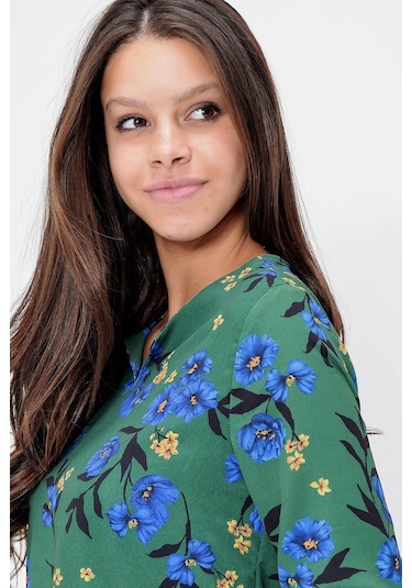 Kadın Yeşil Yakası Yırtmaçlı Krep Bluz Truvakar Kol Çicekli Ve Giy Çık - Tesettüre Uygun Yeşil