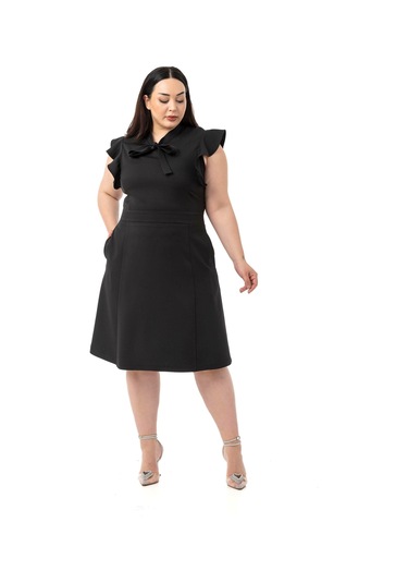 Büyük Beden Yakası Fularlı Kolları Volanlı Midi Siyah Elbise Siyah