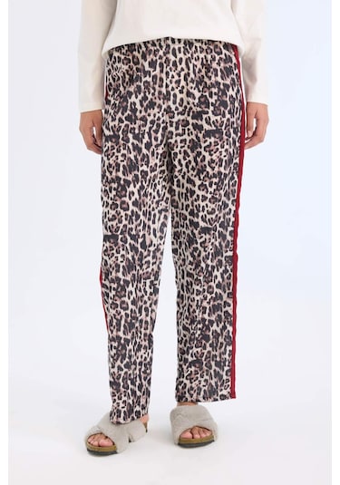 DeFacto Pijama Takımı Regular Fit Uzun Kollu Baskılı Üst Leopar Desenli Uzun Alt-Fall in Love E2352AX24WNBK81 DeFacto Pijama Takımı Regular Fit Uzun Kollu Baskılı Üst Leopar Desenli Uzun Alt-Fall in Love E2352AX24WNBK81