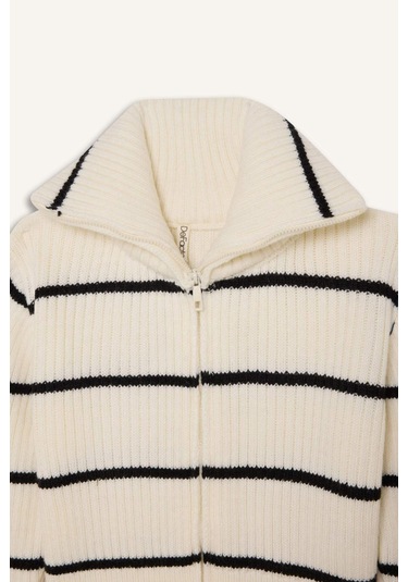 DeFacto Kız Çocuk Çizgili Fermuarlı Triko Hırka D1387A824WNER233 Ekru