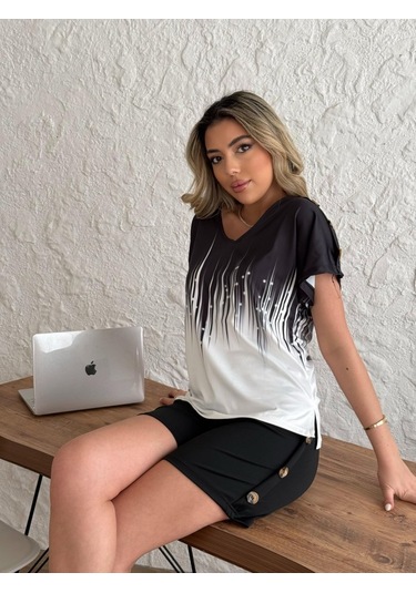 Kadın V Yaka Kısa Kol Kenarları Minik Yırtmaç Detaylı Dalgıç Bluz + Düğme Detaylı Dalgıç Şort Çok Renkli Kadın V Yaka Kısa Kol Kenarları Minik Yırtmaç Detaylı Dalgıç Bluz + Düğme Detaylı Dalgıç Şort Çok Renkli