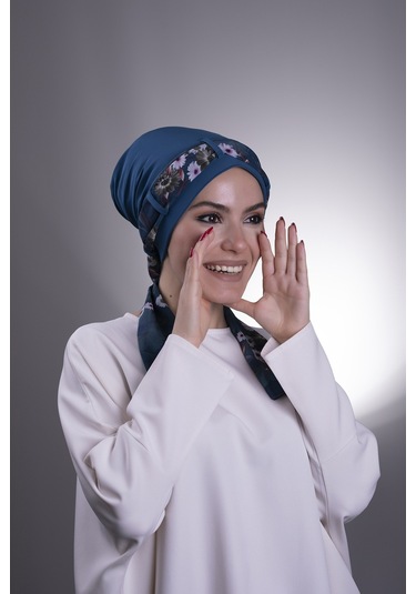 P. Mavisi Pratik Hazır Geçmeli Tesettür Bone Sandy Kumaş Desenli Şifon Kemerli 1205d 17 Petrol Mavisi