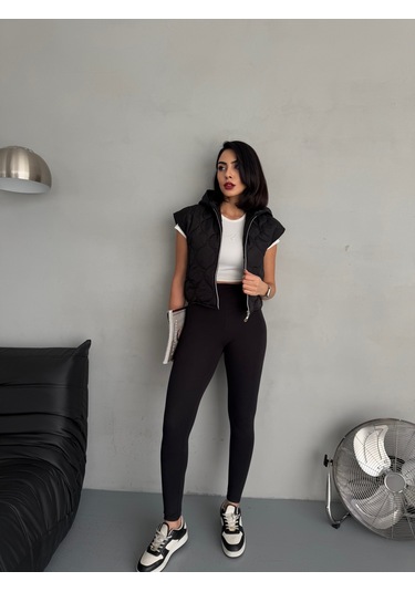 Kadın Cepli Kapitone Kapüşonlu Crop Yelek Siyah