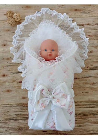 Yenidoğan Hanımeli Desenli Taç Nakışlı Delüks Kundak Bebek Battaniyesi Ekru Ekru