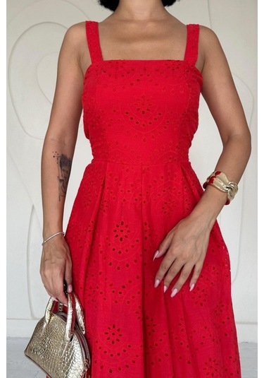 The İstanbul Kırmızı Askılı Aparatlı Brode Elbise Kırmızı