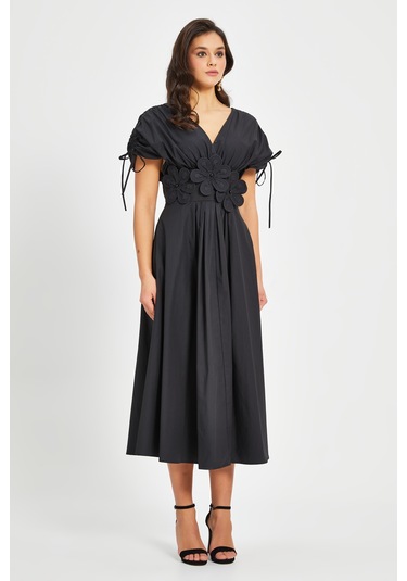 Kadın Bel Detaylı Kısa Kollu Elbise Çiçek Aplikeli, Büzgü Ve Bağcık Detaylı, %100 Pamuk Siyah