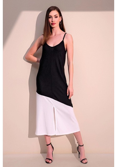 Kadın Siyah & Beyaz Rahat Asimetrik Bloklu Yırtmaçlı Askılı Uzun Elbise Siyah