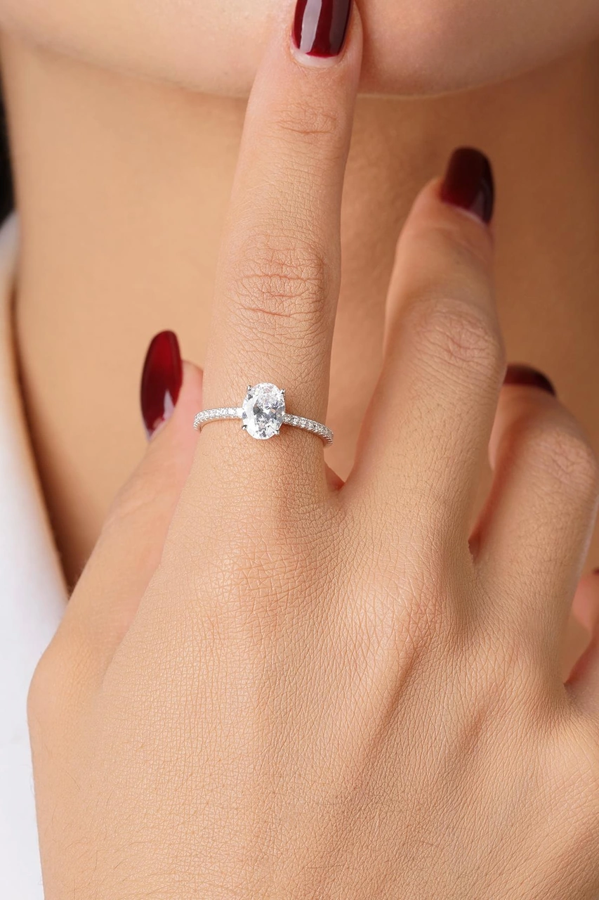 14 Ayar Altın Oval Baget Taşlı Yüzük Beyaz Altın