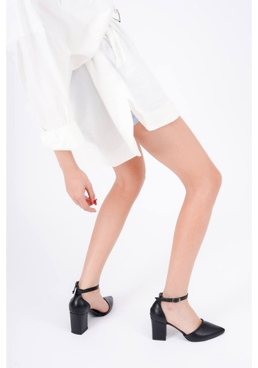 Flora Siyah Bilekten Bantlı Topuklu Ayakkabı