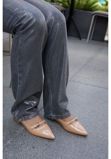 Monti Sivri Burunlu Toka Detaylı Babet Ten Rugan