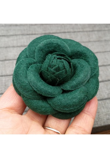 Lüks Siyah Beyaz Kumaş Kamelya Çiçek Broşu Kadın Büyük Gül D Green- Wool 7cm Yeşil Çok Renkli