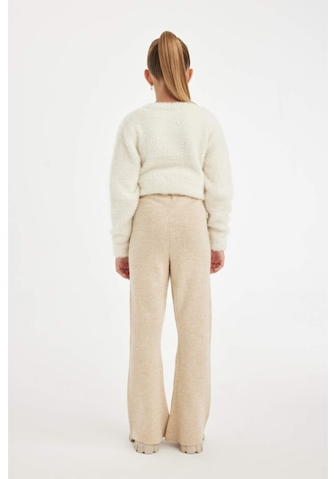 Defacto Kız Çocuk Flare Fit İspanyol Paça Basic Düz Triko Pantolon A6029A824WNBG588 Bej Defacto Kız Çocuk Flare Fit İspanyol Paça Basic Düz Triko Pantolon A6029A824WNBG588 Bej