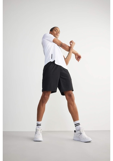 DeFactoFit Hızlı Kuruyan Slim Fit Dar Kesim Sporcu Standart Paça Şort V3030AZ25SPBK81