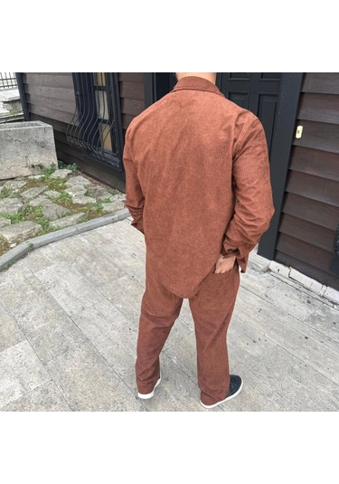 Erkek Kadife Oversize Takım - Gömlek Ve Pantolon İkili Set Füme Corduroy Şıklığı, Rahat Ve Zarif Duruş Yumuşak Dokulu Kadife Kumaş, Düğmeli Gömlek Üst Ve Lastikli Pantolon Alt Parça İle Gün Boyu Konfor- Kiremit Çok Renkli Erkek Kadife Oversize Takım - Gömlek Ve Pantolon İkili Set Füme Corduroy Şıklığı, Rahat Ve Zarif Duruş Yumuşak Dokulu Kadife Kumaş, Düğmeli Gömlek Üst Ve Lastikli Pantolon Alt Parça İle Gün Boyu Konfor- Kiremit Çok Renkli