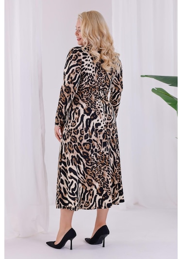 Kadın Kahve Leopar Desen Kruvaze Yaka Büyük Beden Esnek Maxi Elbise Kahverengi