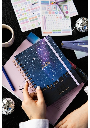 2026 A5 Spiralli Renkli Haftalık Ajanda 12 Aylık Motivasyon Sayfalı Galaksi Galaksi