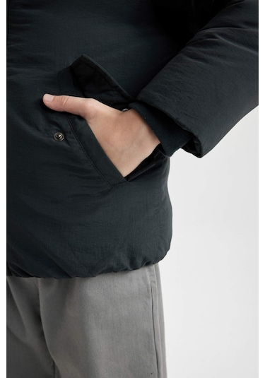 DeFacto Erkek Çocuk Çıkarılabilir Suni Kürk Yaka Kapüşonlu Fermuarlı Çıtçıt Kapamalı Cepli Mont C5975A824WNGN1214