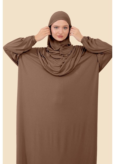 Tek Parça Tesettür Elbisesi Tak Çıkar Başörtülü Organik Pamuklu Lastikli Kolu Kaymaz Penye Kumaş Kahverengi