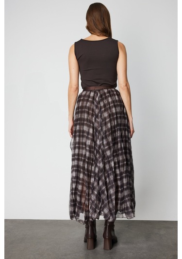 On Kadın Ekoseli Pileli Maxi Boy Etek 60214 Kahverengi Kahverengi