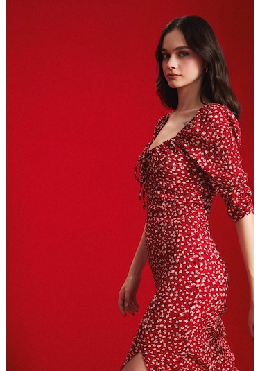 DeFacto Bodycon Vücudu Saran Kare Yaka Çiçek Desenli Yırtmaçlı Bürümcük Yarım Kol Midi Elbise Z5262AZ25SPBR466