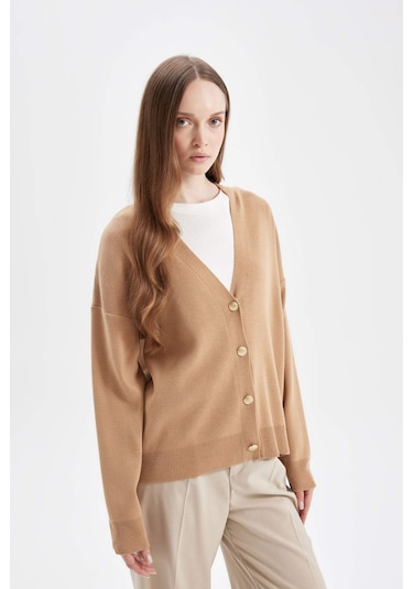 Defacto Relax Fit V Basic Düz Düğmeli Triko Hırka C5282AX24AUBG389 Bej Defacto Relax Fit V Basic Düz Düğmeli Triko Hırka C5282AX24AUBG389 Bej