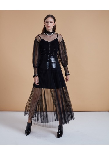 Transparan Yaka Ve Kol Detaylı Dantel Garnili Bluz Romantik Ve Zarif Tasarım Siyah