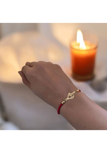 Archin R Harfine Özel Kırmızı Örgülü 14 Ayar Altın Plakalı Minik Kuş Motifli Hediye Bileklik-363harf R