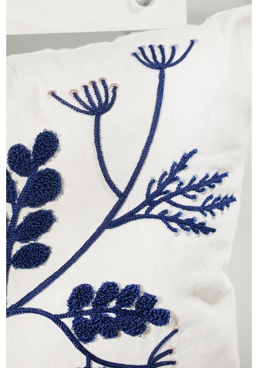 Beyaz Kumaş Punch Nakışlı Yaprak Tasarımlı Dekoratif Kırlent Kılıfı 45 X 45 Cm 45 x 45