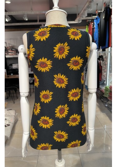 Modaserdem Kadın V Yaka Kolsuz Ayçiçeği Desen Krep Bluz Altın