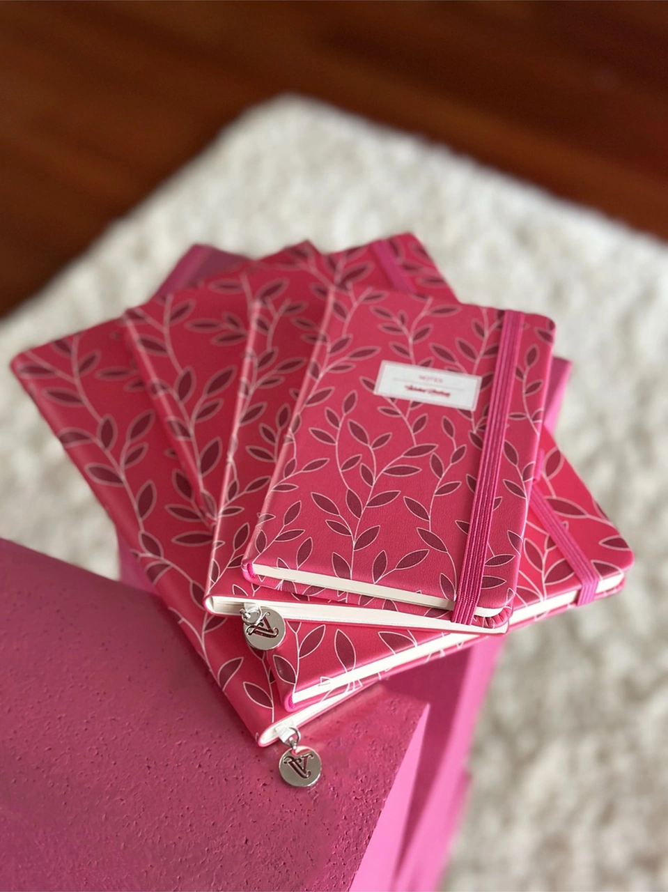 Venzi Art Sert Kapak Vegan Deri 192 Sayfa A5 80gr. Noktalı Defter Pembe