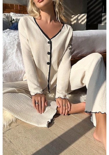 İkikareshop Kadın Beyaz Örme Kumaş V Yaka Düğmeli Rahat Şık Pijama Takımı Çok Renkli
