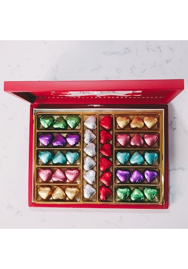 Açık Kalpler Temalı Kırmızı Kutu 42 Adet Yaldızlı Kalp Çikolata