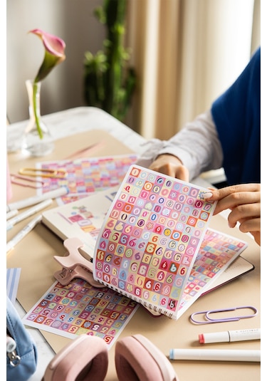 A5 18 Yaprak Harf Sticker Defteri Alfabe, Rakam Ve Noktalama İşaretleri Seti Çok Renkli