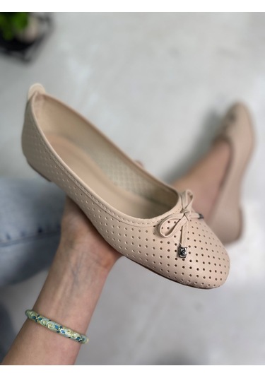 Günlük Kadın Delikli Babet Fiyonklu Metal Detaylı Yumuşak Dikiş Taban Hafif Rahat Ayakkabı 114 Bej