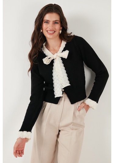 Lela Premium Dantelli Bağlamalı Yaka Regular Fit Düğmeli Triko Bayan Hırka 680Hi00251 Siyah