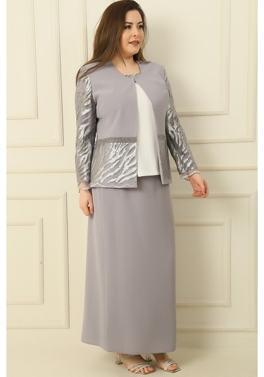 İçi Yarım Ay Kol Bluz Pul Nakışişlemeboncuk Detaylı Ceket Etek Astarlı Büyük Beden 3'lü Takım Gri İçi Yarım Ay Kol Bluz Pul Nakışişlemeboncuk Detaylı Ceket Etek Astarlı Büyük Beden 3'lü Takım Gri
