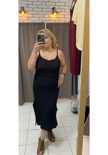 Tuba Toptaş Yırtmaçlı Gofre Elbise Siyah