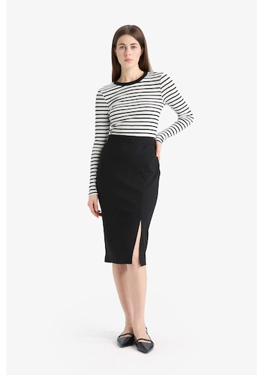 DeFacto Basic Düz Normal Bel Yırtmaçlı Midi Kalem Etek Y6466AZ25SPBK81 Siyah DeFacto Basic Düz Normal Bel Yırtmaçlı Midi Kalem Etek Y6466AZ25SPBK81 Siyah