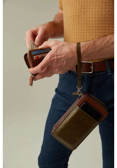 Carlye Hakiki Deri Haki Taba Uniseks Ön Cepli Bileklikli Fermuarlı Rfid Korumalı Çanta Taba