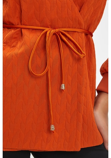 Örgü Desenli, Kuşaklı Bluz - Modern Ve Şık Tasarım - Günlük Ve Özel Kullanım İçin Zarif Tasarım Bej