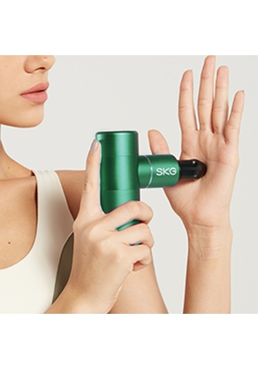 Skg F3 Masaj Tabancası, Yeşil, 4 Darbe Yoğunluğu, Farklı Bölgelerde Kullanıma 4 Modüler Masaj Başlığı Yeşil