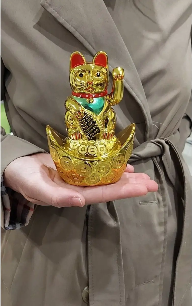 Basket Pil İle Çalışan, Masaüstü İçin Anti-stres Maneki-neko Sallanan Oyuncak. 170483650