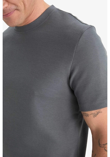 DeFacto Regular Fit Bisiklet Yaka Kısa Kollu Pamuklu Ağır Kumaş Tişört E2587AX25SMAR58 DeFacto Regular Fit Bisiklet Yaka Kısa Kollu Pamuklu Ağır Kumaş Tişört E2587AX25SMAR58