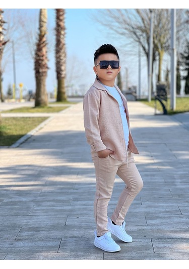 Modavals Kol Katlamalı Keten Gömlek & Beli Lastikli Keten Pantolon & Pamuklu Tshırt & Zincir Aksesuar 4lü Keten Erkek Çocuk Takım Bej Modavals Kol Katlamalı Keten Gömlek & Beli Lastikli Keten Pantolon & Pamuklu Tshırt & Zincir Aksesuar 4lü Keten Erkek Çocuk Takım Bej