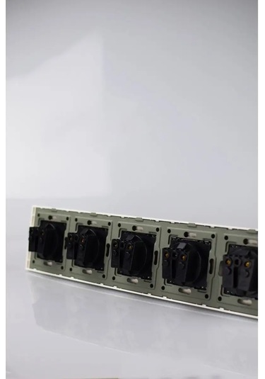 Vo'stabl Beyaz Beş Kollu Topraklanmış Ve Korumalı Priz 163735062 105 Derece