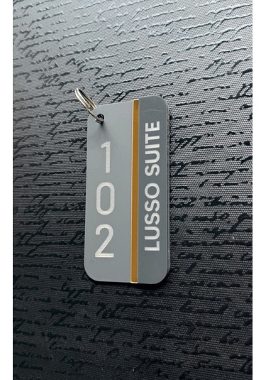 2'li Otel Bungalov Apart Yurt Tesis İsimli Anahtarlık Antrasit & Gold Detaylı Pleksi Siyah