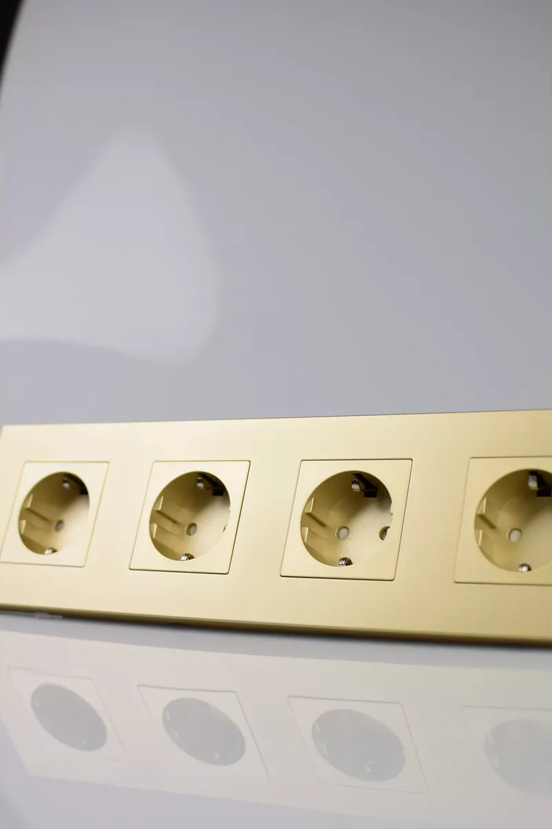 Vo'stabl Topraklamalı Ve Korumalı Dört Pinli Altın Priz 182597159 104